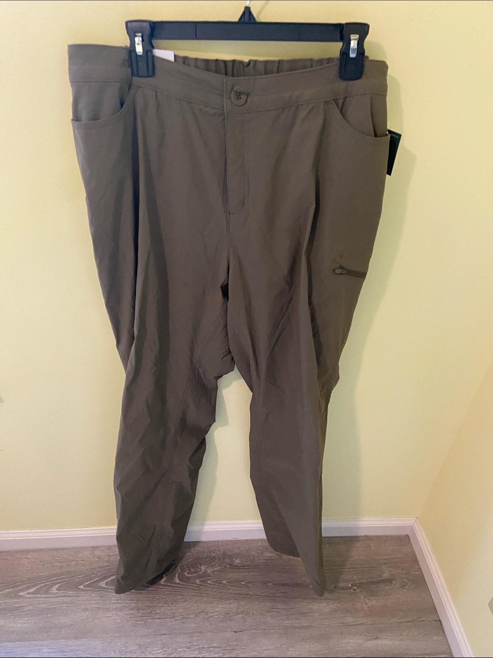 Eddie Bauer Straight-Leg fleece-Lined Outdoor Pants in Olive Green